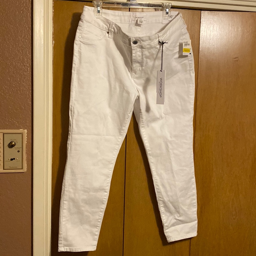 White denim ankle jeans.